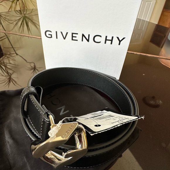 ✨ Givenchy G-Chain Buckle Belt – Made in Italy – With Box – Perfect Gift ✨ - Picture 8 of 11